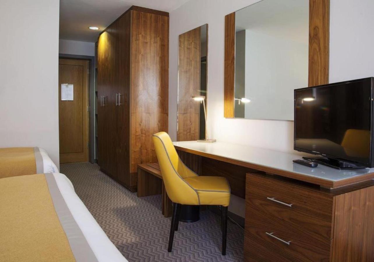 Maldron Hotel Tallaght Exterior foto